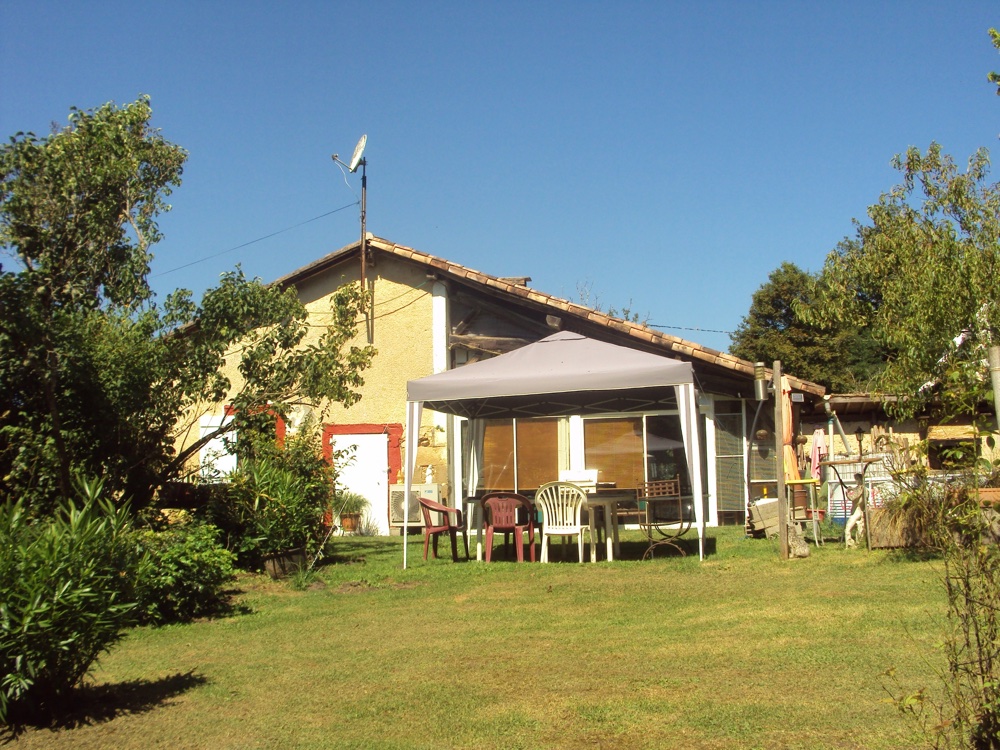 Accueillant CCH camping-car  Bazas - Gironde (33)